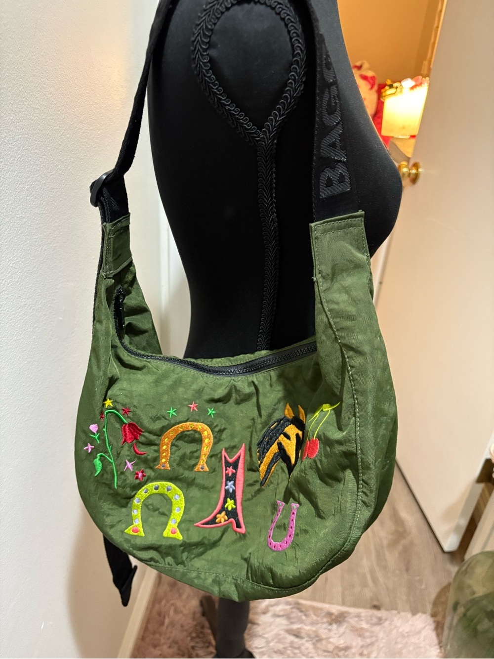Baggu Jessica William Medium Crescent - Picture 2 of 7